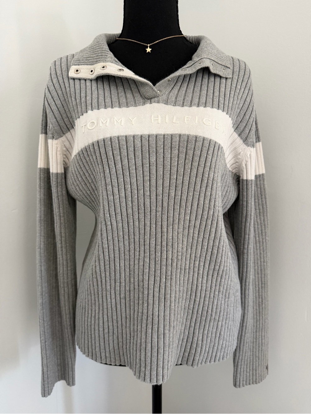 Vintage Tommy Hilfiger XXL Gray White Ribbed Snap Collar Spellout Sweater